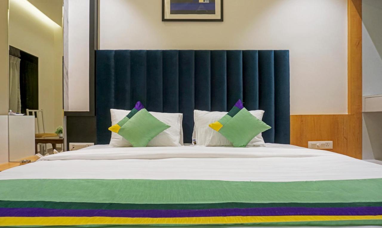 Treebo The Utsav, Nashik Hotel ภายนอก รูปภาพ