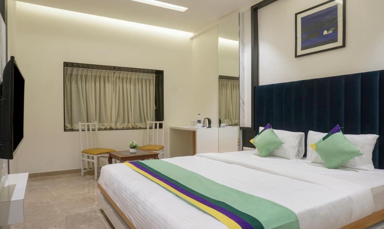 Treebo The Utsav, Nashik Hotel ภายนอก รูปภาพ